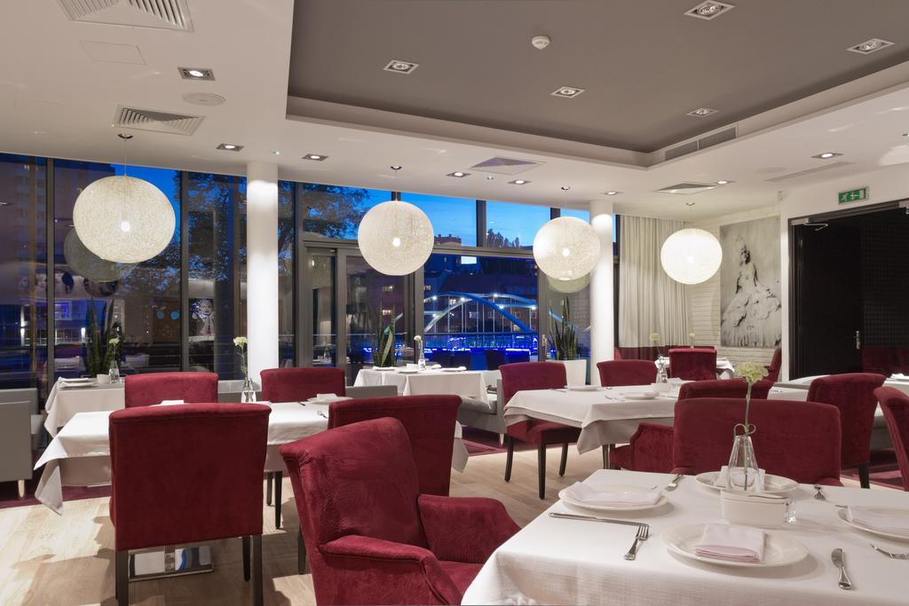 Piano Hotel & Restaurant Opole Esterno foto