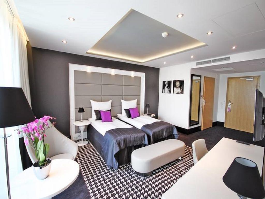 Piano Hotel & Restaurant Opole Esterno foto